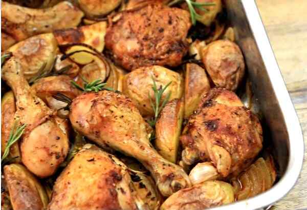 Вкусные куриные ножки в духовке с картошкой