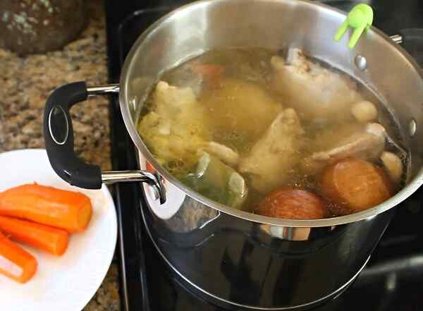Варим холодец из свиных ножек и курицы