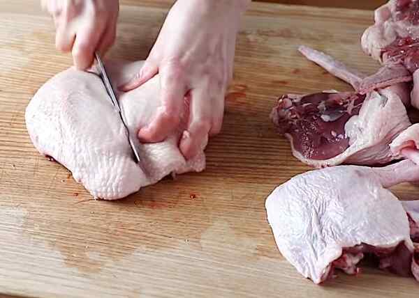 Нарезаем утку кусочками