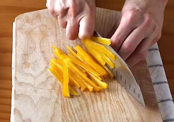 Как вкусно приготовить спагетти с сосисками