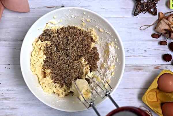 Пирог с ореховой начинкой