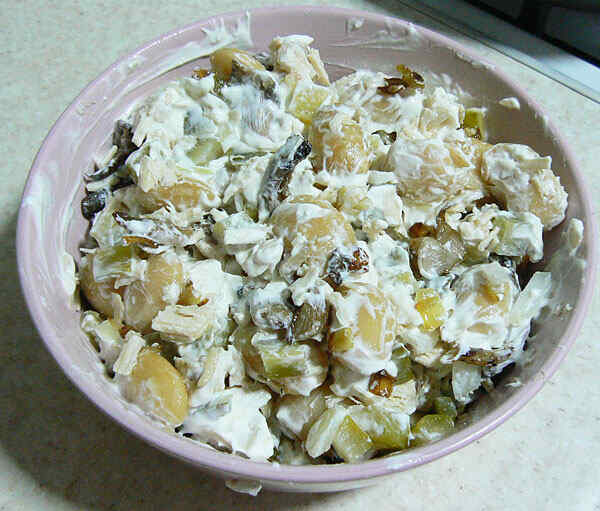 Салат с фасолью и курицей