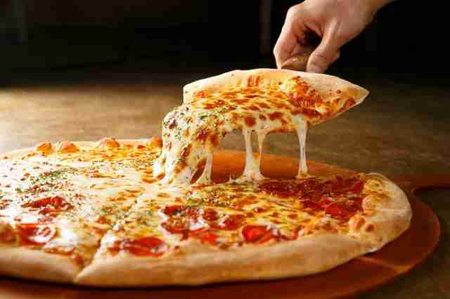 Быстрая доставка горячей пиццы от Chipollino Pizza