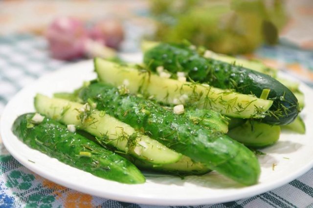 Замечательный вкус лета: замаринованные огурцы в пакете Замечательный вкус лета: замаринованные огурцы в пакете