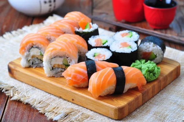 Неповторимые вкусы: Роллы от шеф-повара Оренбурга Неповторимые вкусы: Роллы от шеф-повара Оренбурга